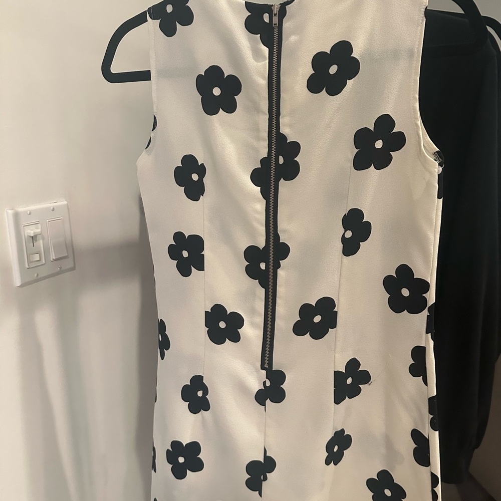 Floral Patterned Mini Dress - Picture 2 of 6